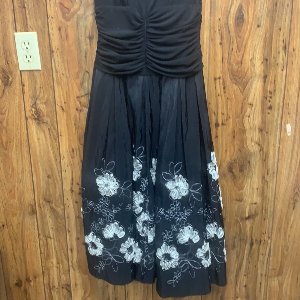 Wedding guest or cocktail dress. - Picture 4 of 5